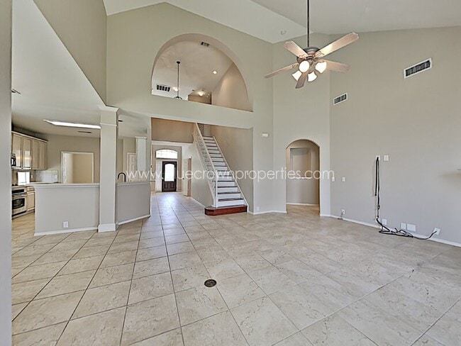 Building Photo - 2440 Kingsley Dr