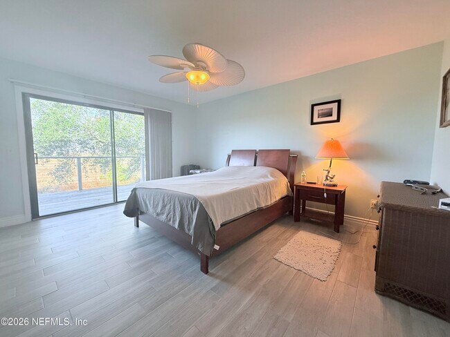 Building Photo - 131 Rio Del Mar St