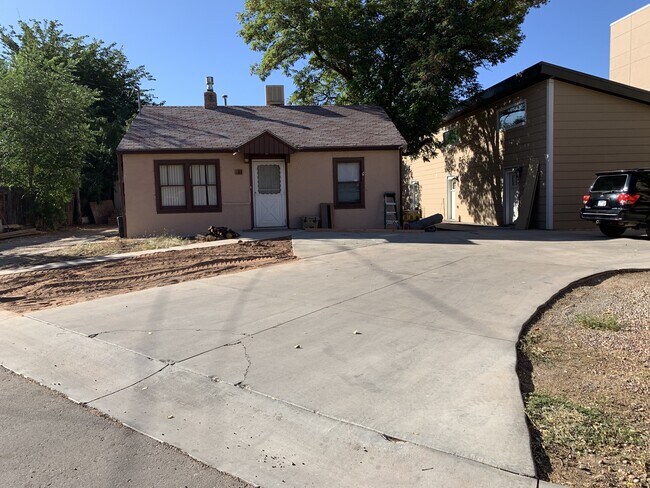 Building Photo - 47 Robertson Ln