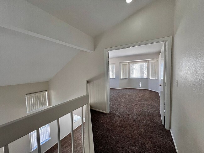 Building Photo - LARGE DESERT SHORES HOME, 4 BD 2.5 BATH, VAULTED CEILINGS, INCREDIBLE VALUE