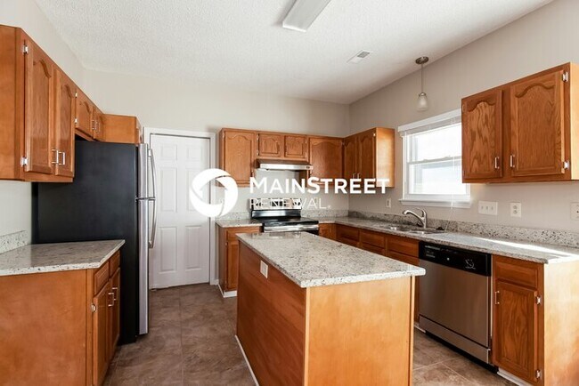 Building Photo - 4 Bedroom Pet-Friendly Home in Charlotte, NC with Main Street Renewal