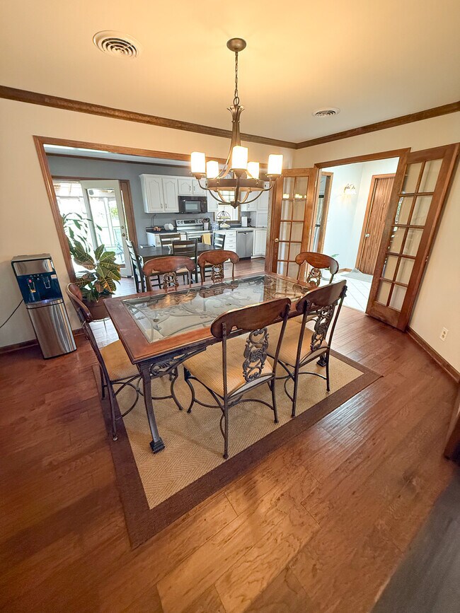 Building Photo - 557 Hardin Ave