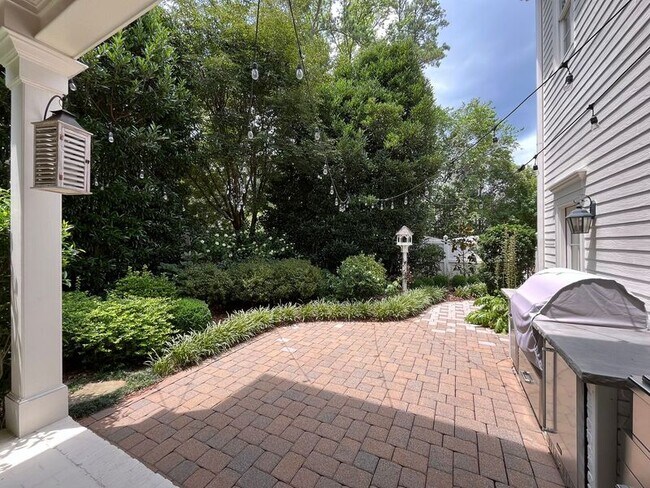 Building Photo - 535 Guilford Cir