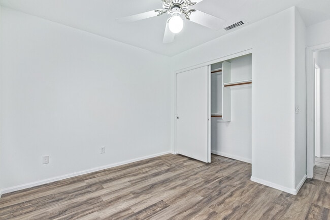 Building Photo - 3041 E Wahalla Ln