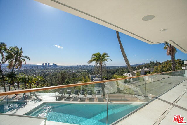 Building Photo - 9444 Sierra Mar Pl
