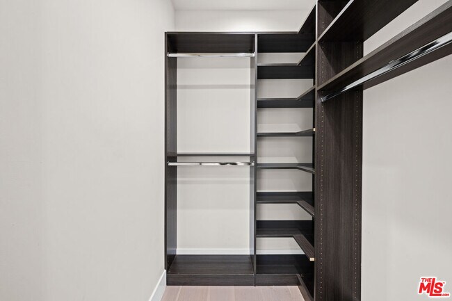 Building Photo - 1439 Edris Dr
