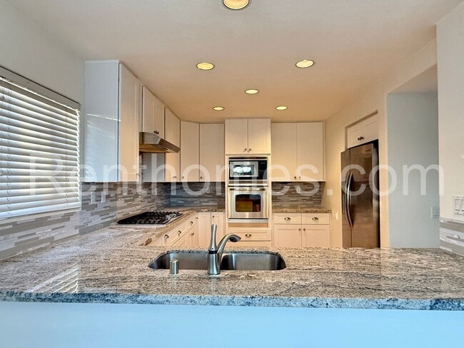 Building Photo - 11858 Caminito Corriente