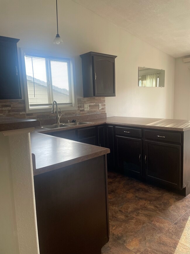 Building Photo - 1351 E Oakland St