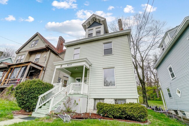 Building Photo - Three Bedroom in Cincinnati!