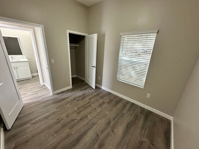 Building Photo - New (2025) 4 Bedroom House with High Ceilings