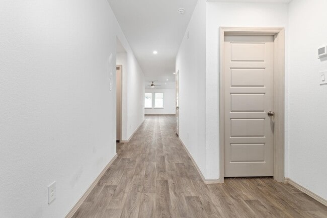 Building Photo - 6715 Riplee St