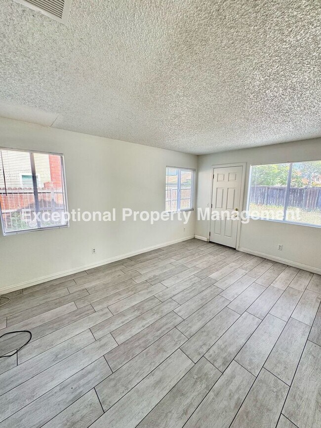 Building Photo - Ready to move in 3 bed 3 bath home!