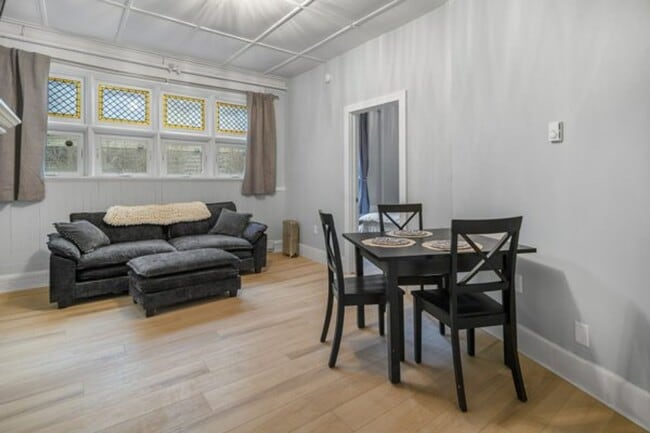 Unit 4 - 504 Stewart Ave