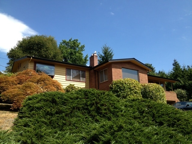 Primary Photo - SW PDX Spacious Mid-Century Home Located i...