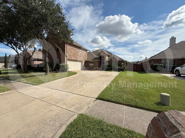 Building Photo - 1618 Nestledown Dr