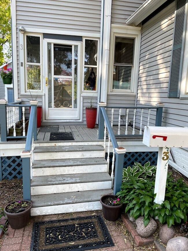 Front Porch - 3 E Slade St