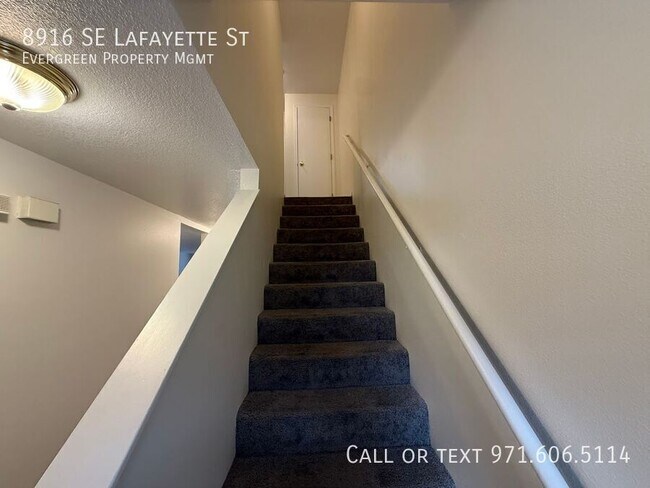 Building Photo - 8916 SE Lafayette St