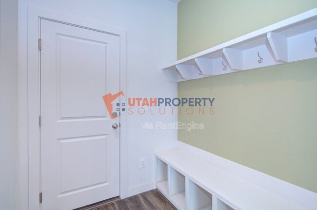 Building Photo - 2697 N Snowberry Dr