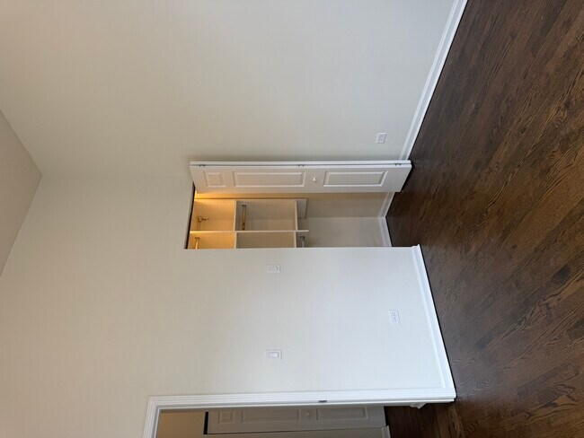 Building Photo - 949 N Willard Ct