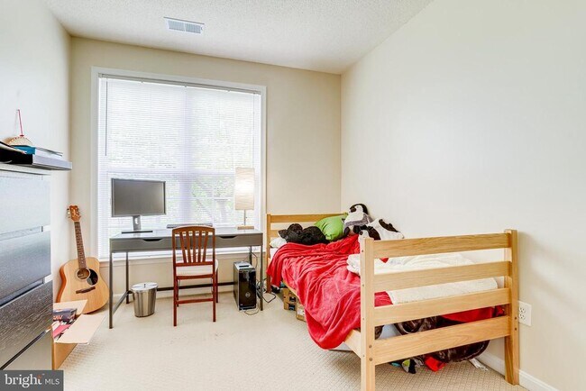Building Photo - 12190 Abington Hall Pl