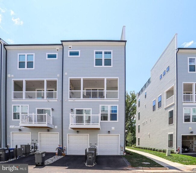 Building Photo - 45181 Drowes Ter