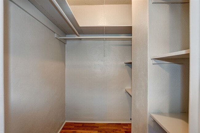 Building Photo - 108 N Mt Vernon Ave