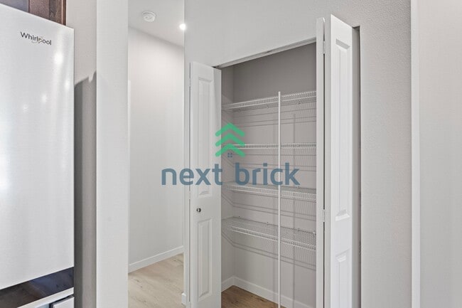Building Photo - "Spacious 3-Bedroom Luxury Townhouse in Everett with 3 Full Baths"