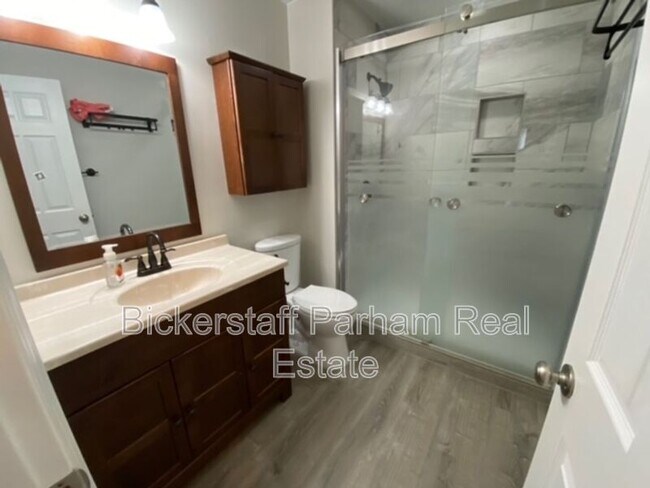 Building Photo - 220 Saddlebrook Trail