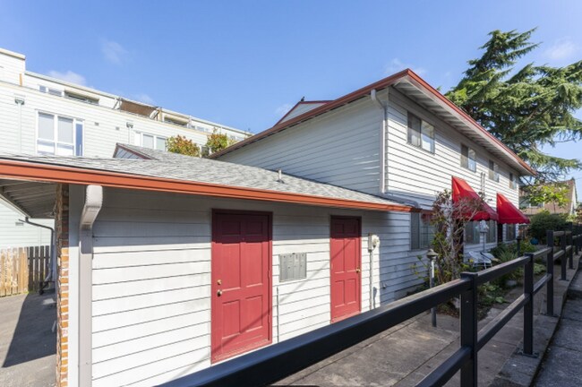 Building Photo - 2522 SE 29th Ave