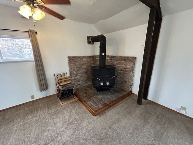 Building Photo - Country Living