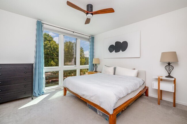 Building Photo - Modern Ballard Townhome | 2 Bed + 2.5 | 1,...