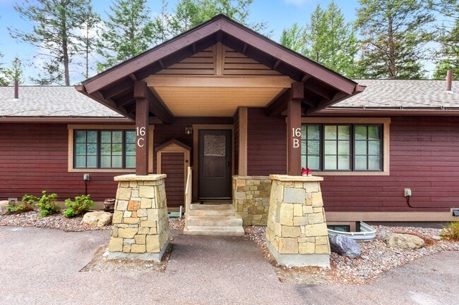 Building Photo - 1 bedroom, 1 bath condo on Whitefish Lake