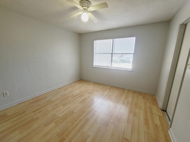 Building Photo - 306 White Dr