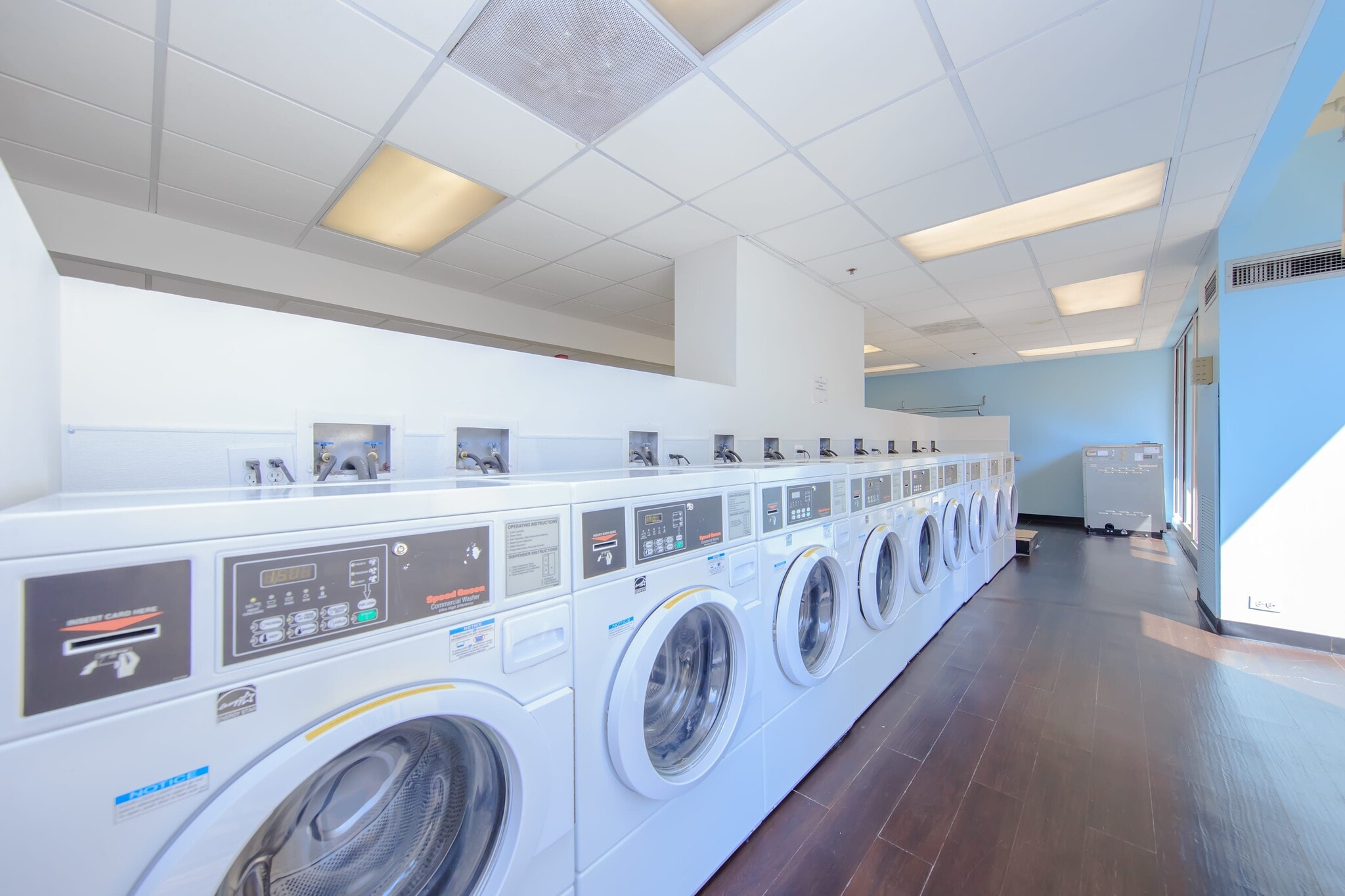 Laundry Room - 200 N Dearborn St