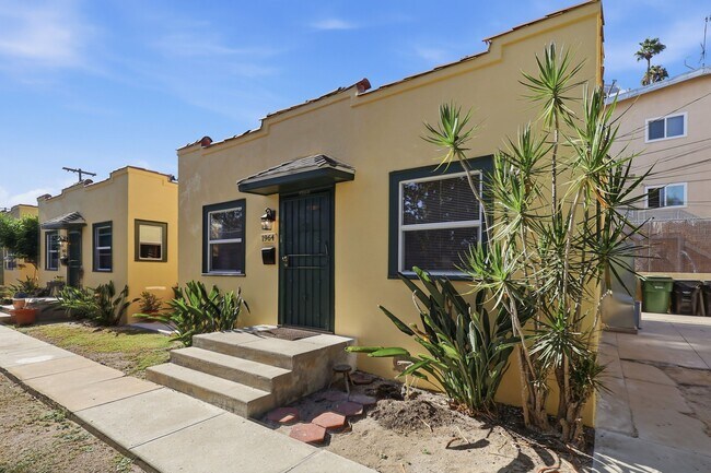 Building Photo - 1964 Dracena Dr