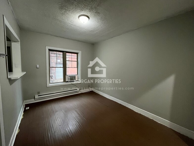 Building Photo - 300 S 12th St