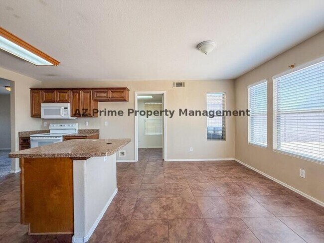 Building Photo - 583 W Racine Loop