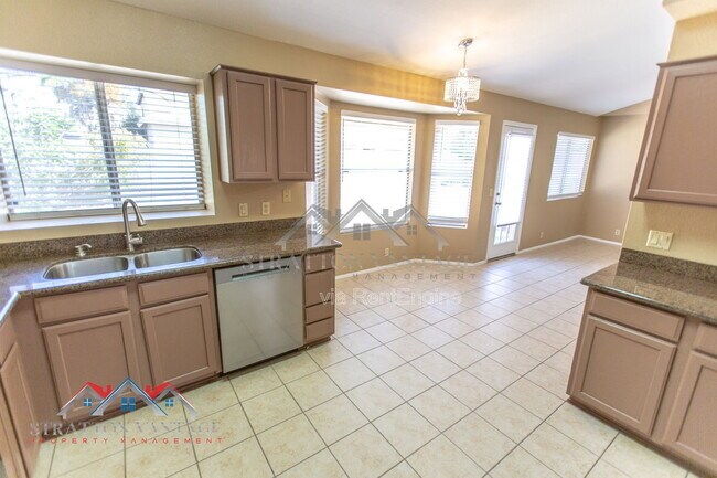 Building Photo - 3950 W Saragosa St