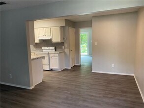 Building Photo - 1085 Linde Ave
