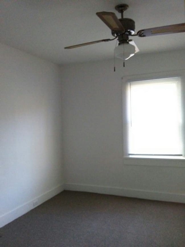 Building Photo - Bungalow Located Just Outside of Town