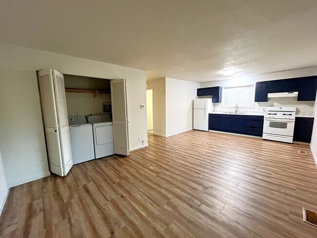 Building Photo - Updated 2-Bedroom Duplex in Fairhaven