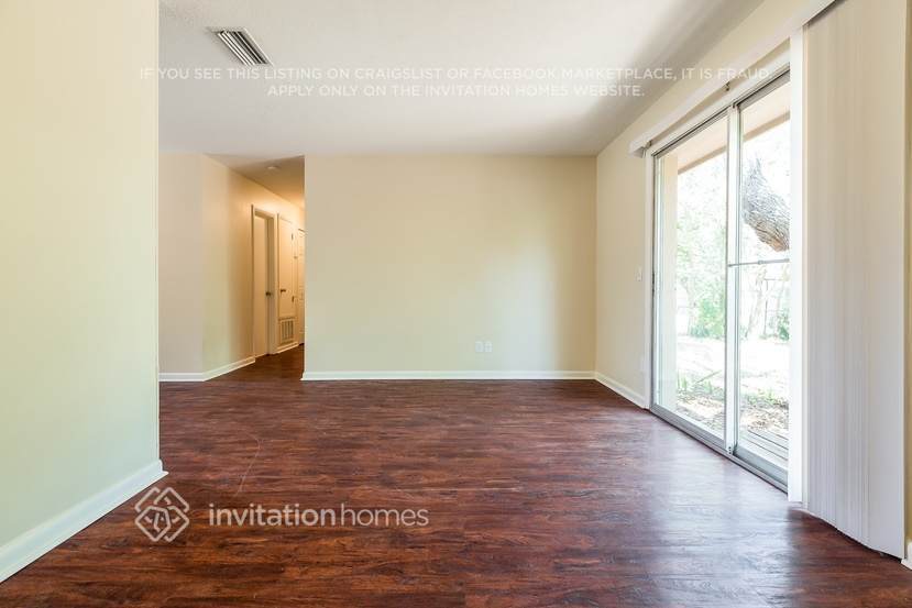 Building Photo - 990 Vincent Dr