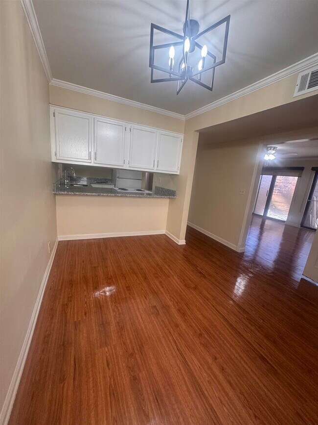 Building Photo - 6633 Poplar Woods Cir E