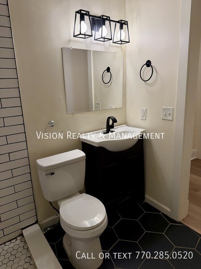 Building Photo - 673 Kennesaw Ave NE