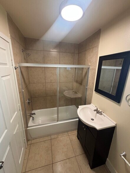 Building Photo - 148 W 79th St