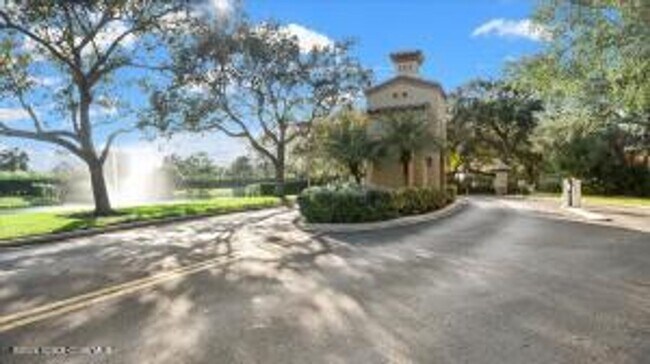 Building Photo - Luxury home located in Casabella Subdivision