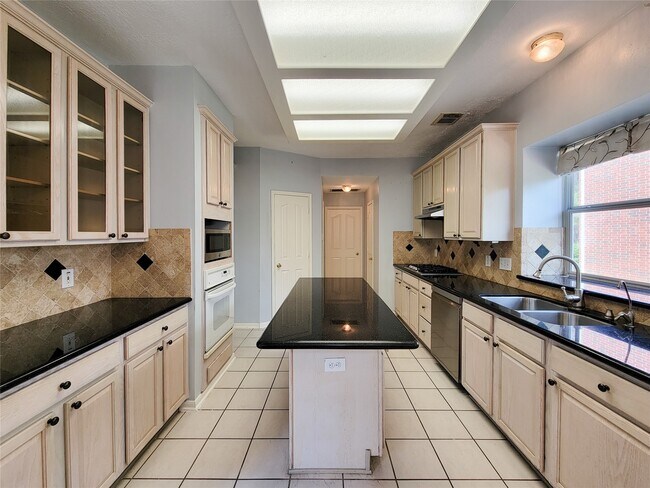Building Photo - 6410 Coley Park
