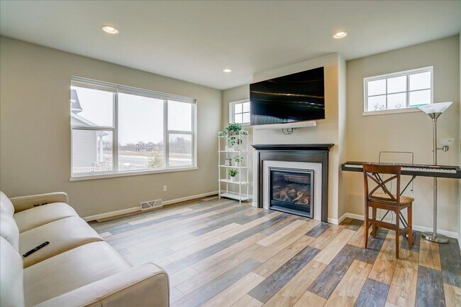 Building Photo - 601 Tawny Elm Pkwy