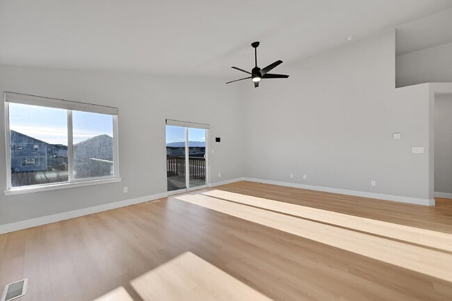 Building Photo - $2,650.00, 5-bed, 3-bed ranch-style home located in Colorado Springs with a large back yard.