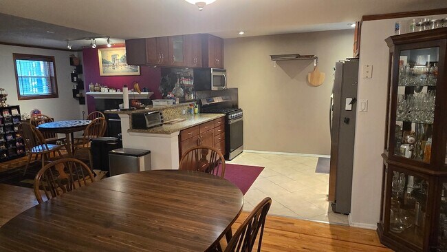 Building Photo - 4215 N Sheridan Rd